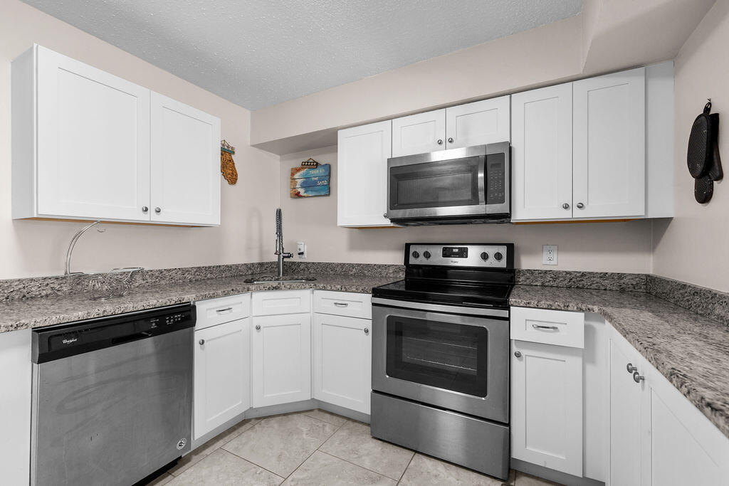 722 Granada Street, Unit A Fort Pierce, FL 34949 - Photo 7 of 54 428A5092