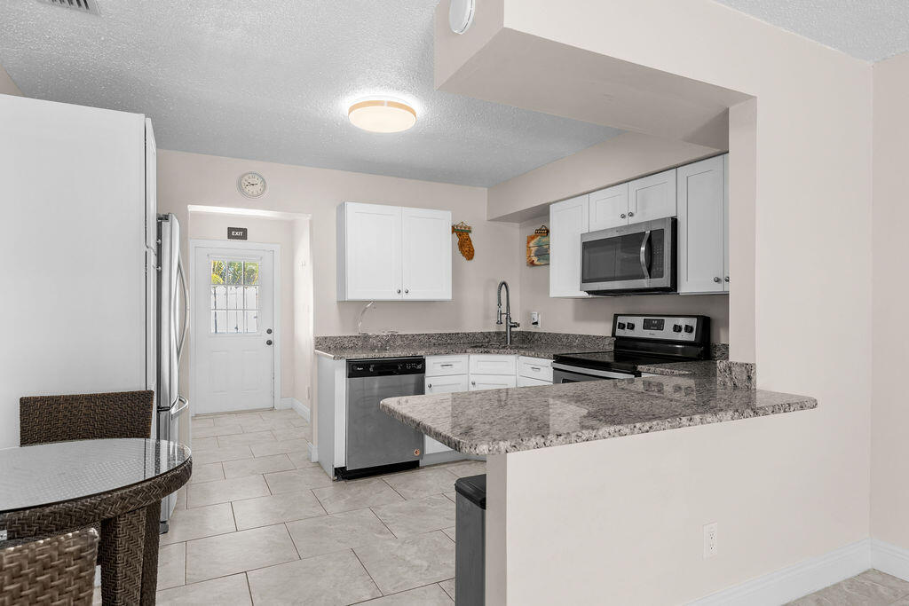 722 Granada Street, Unit A Fort Pierce, FL 34949 - Photo 8 of 54 428A5149