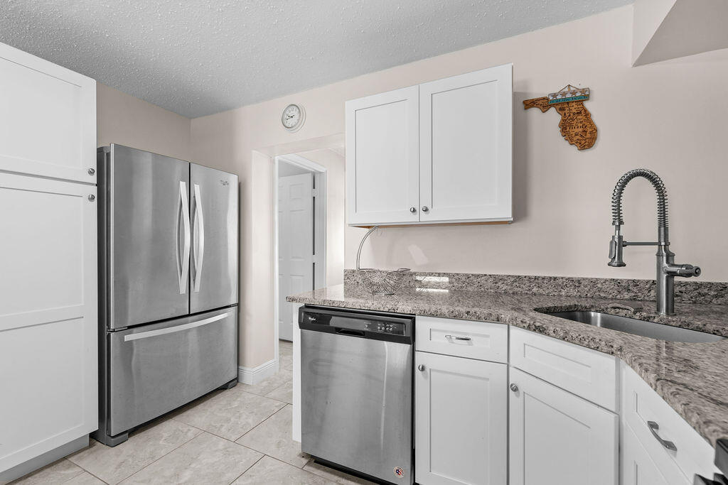 722 Granada Street, Unit A Fort Pierce, FL 34949 - Photo 9 of 54 428A5098