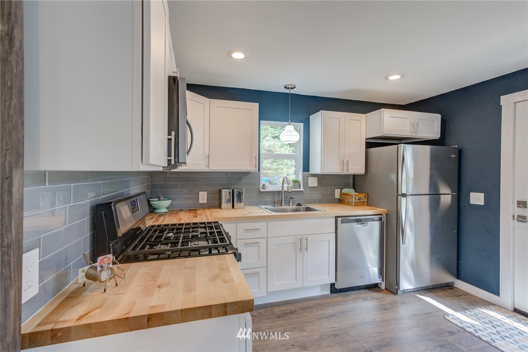 8161 Harborview Road Birch Bay, WA 98230 - Photo 5 of 25 Gallery Image 5