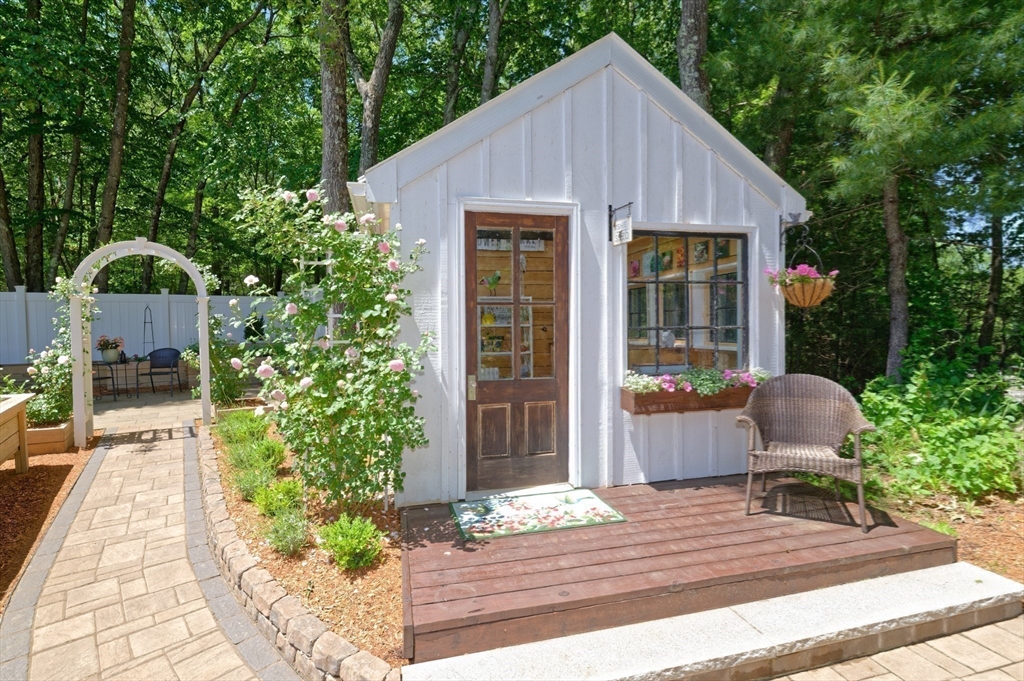 101 Hunter Road Uxbridge, MA 01569 - Photo 35 of 42 Gallery Image 35