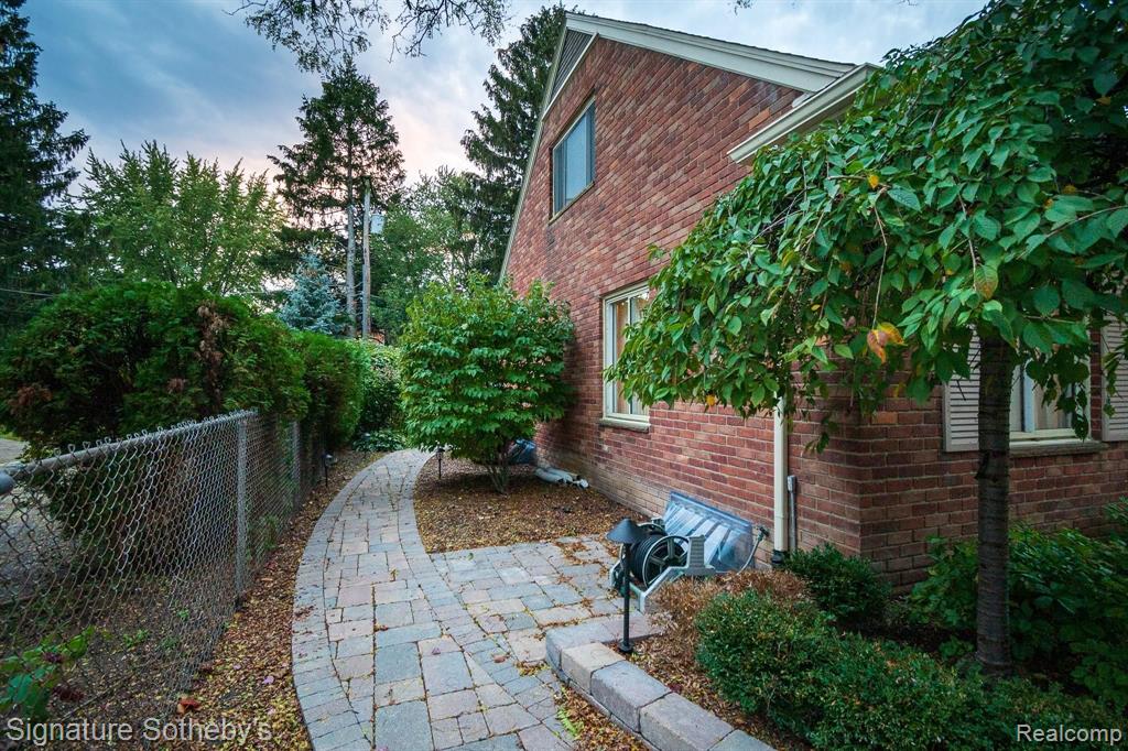 577 Thorntree Road Grosse Pointe Woods, MI 48236 - Photo 40 of 40