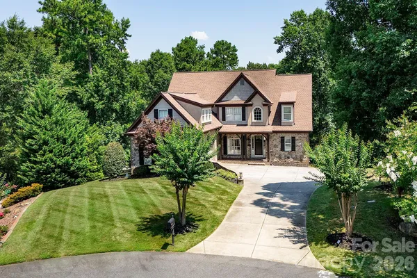 $999,999 | 394 Stonecliff Lane, Lake Wylie, SC 29710