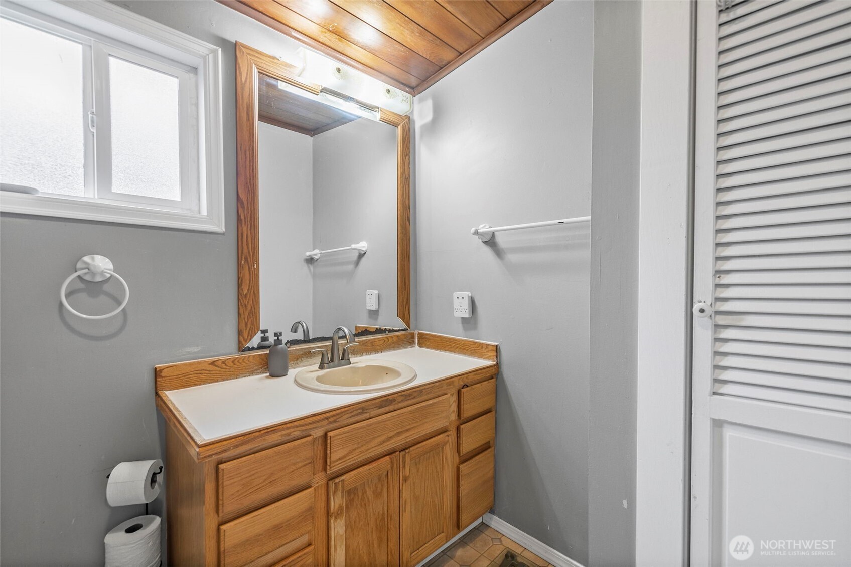 934 North 100th Street Seattle, WA 98133 - Photo 11 of 18