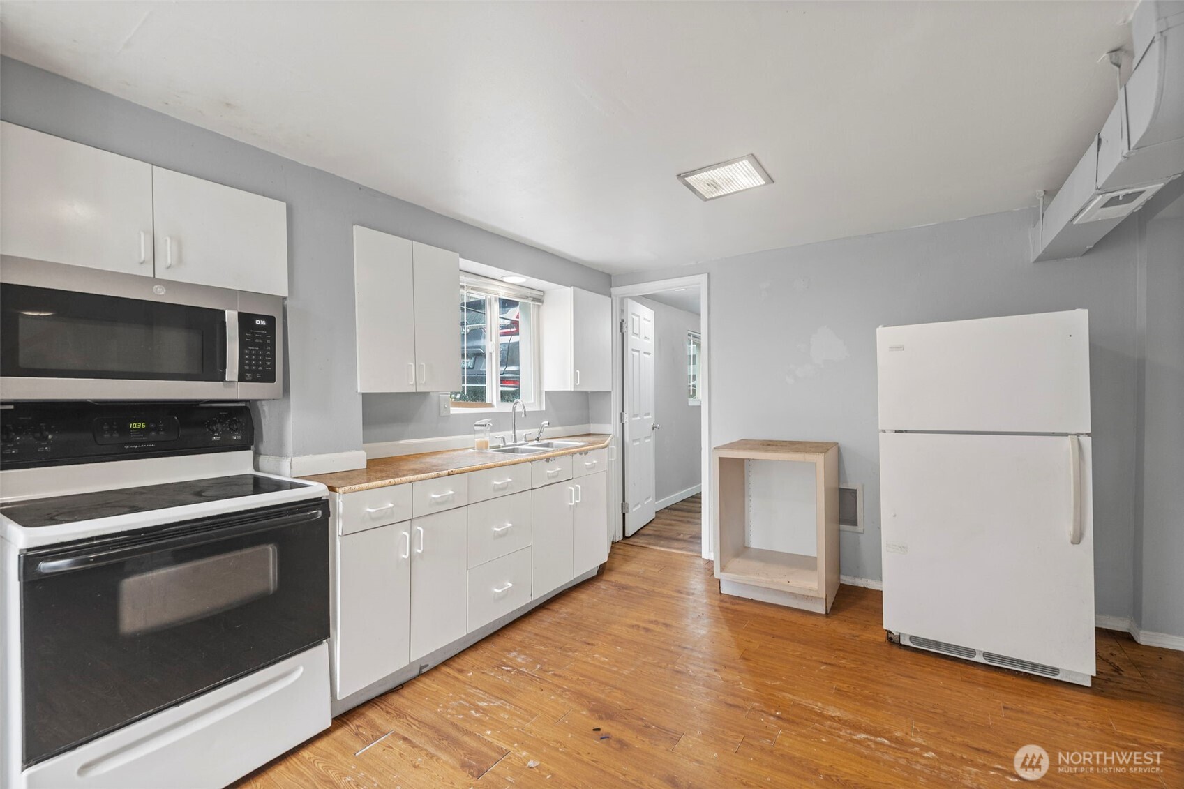 934 North 100th Street Seattle, WA 98133 - Photo 14 of 18