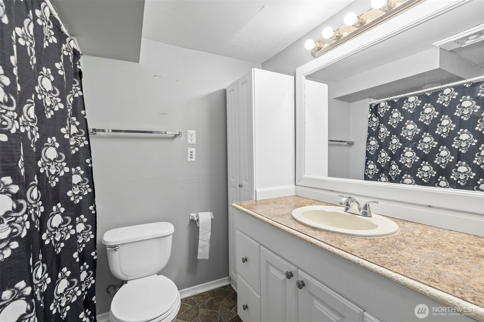 934 North 100th Street Seattle, WA 98133 - Photo 15 of 18