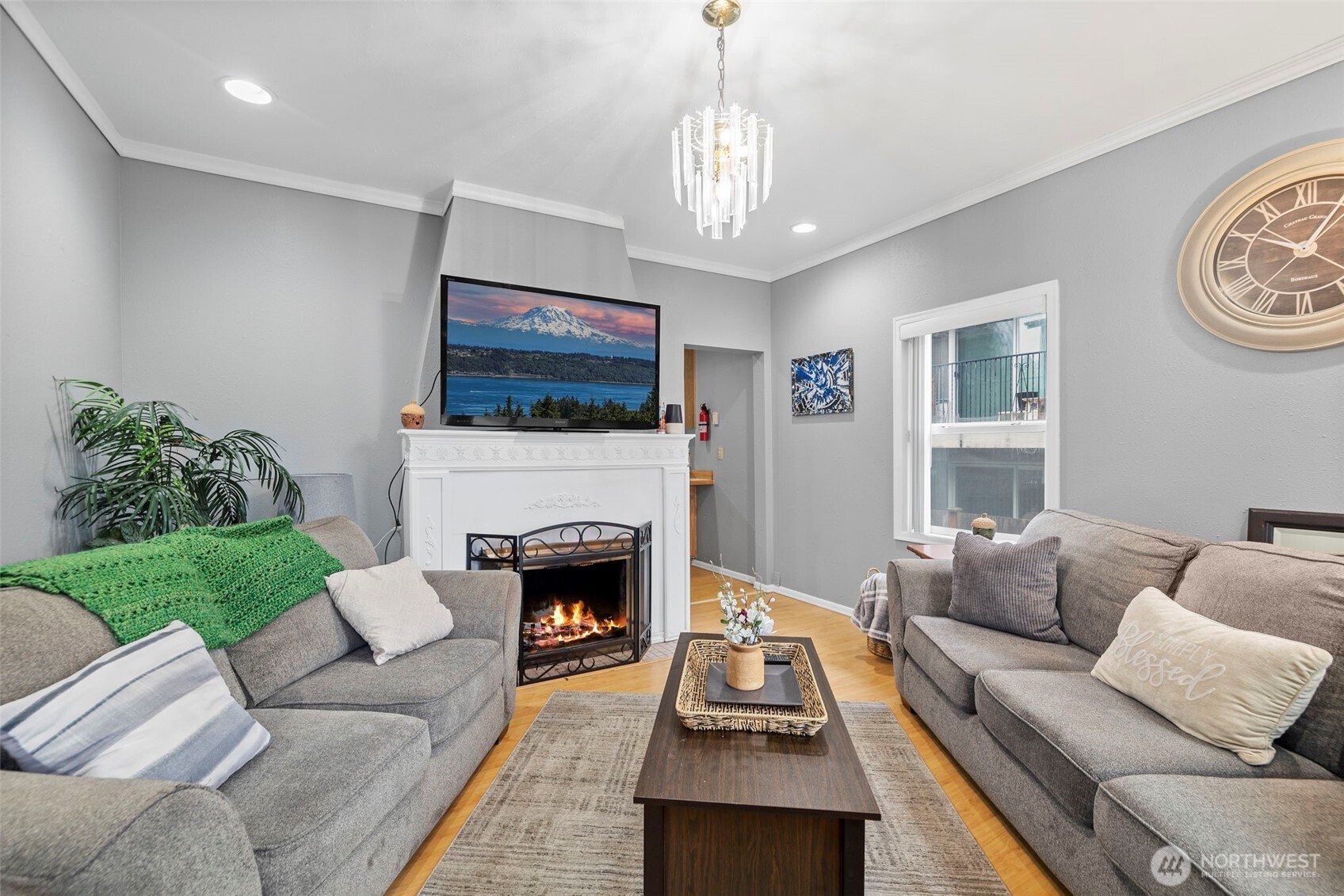 934 North 100th Street Seattle, WA 98133 - Photo 2 of 18