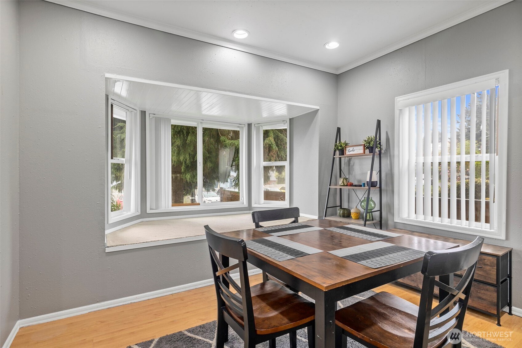 934 North 100th Street Seattle, WA 98133 - Photo 3 of 18