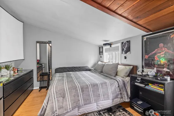 $749,500 | 934 North 100th Street, Seattle, WA 98133