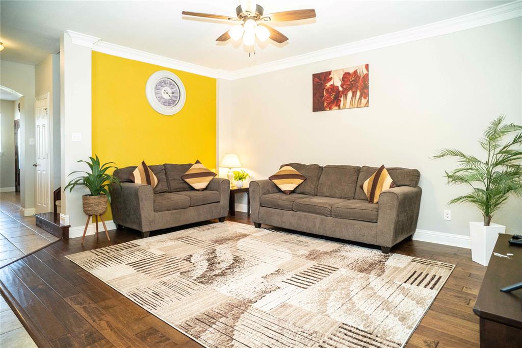 6851 Verde Irving, TX 75039 - Photo 11 of 40 a living room with furniture and a couch