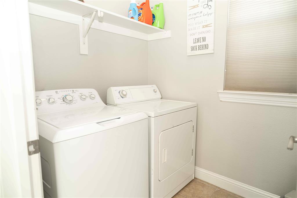 6851 Verde Irving, TX 75039 - Photo 36 of 40 a utility room with dryer and washer