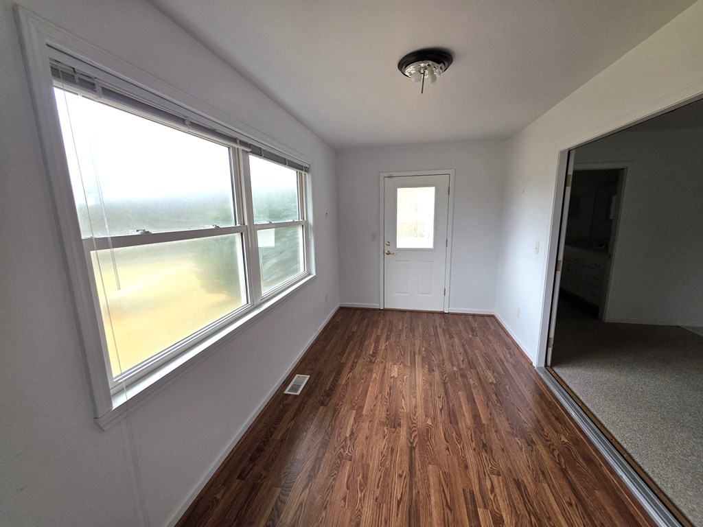 971 Lance Road Murphy, NC 28906 - Photo 9 of 21 Sitting/Sunroom