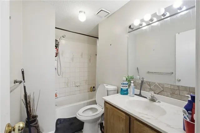 $90,000 | 8139 Holmes Road, Unit 202, Kansas City, MO 64131