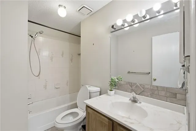 $85,000 | 8139 Holmes Road, Unit 202, Kansas City, MO 64131