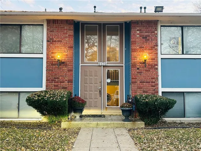 $90,000 | 8139 Holmes Road, Unit 202, Kansas City, MO 64131