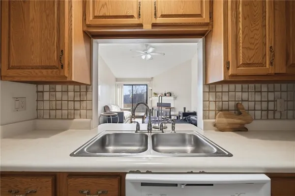 $85,000 | 8139 Holmes Road, Unit 202, Kansas City, MO 64131