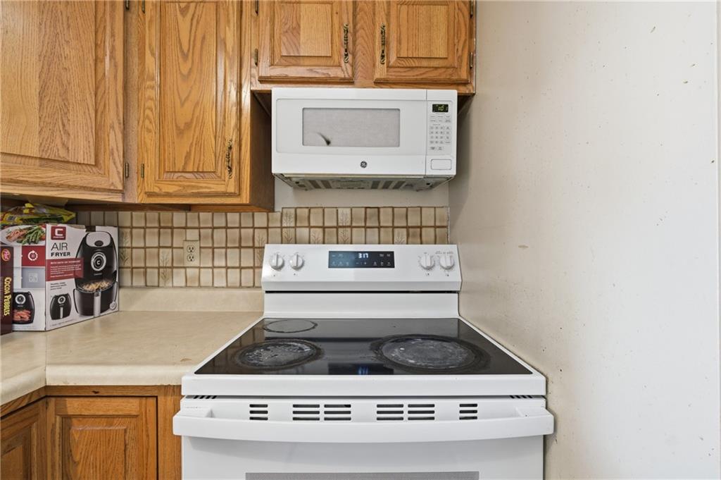 8139 Holmes Road, Unit 202 Kansas City, MO 64131 - Photo 7 of 15