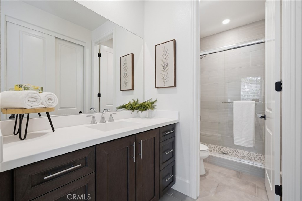 84 Rockinghorse Irvine, CA 92602 - Photo 13 of 41 Main Floor Full Bath
