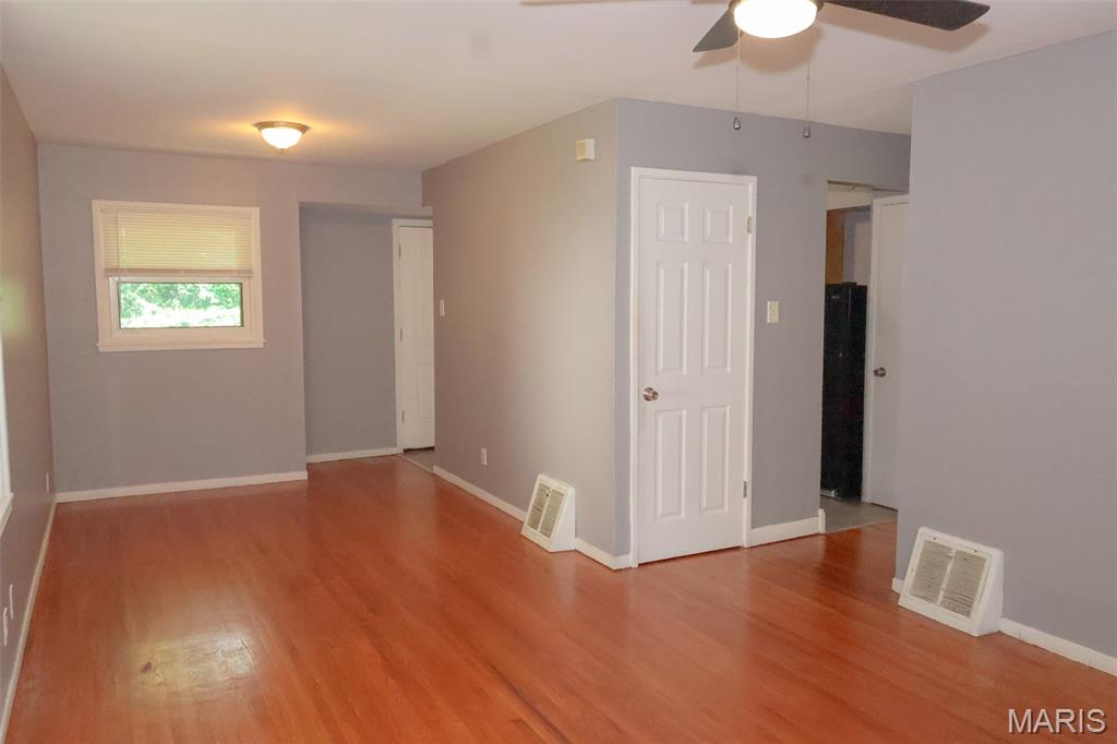 417 Crawford Road St. Louis, MO 63137 - Photo 2 of 15