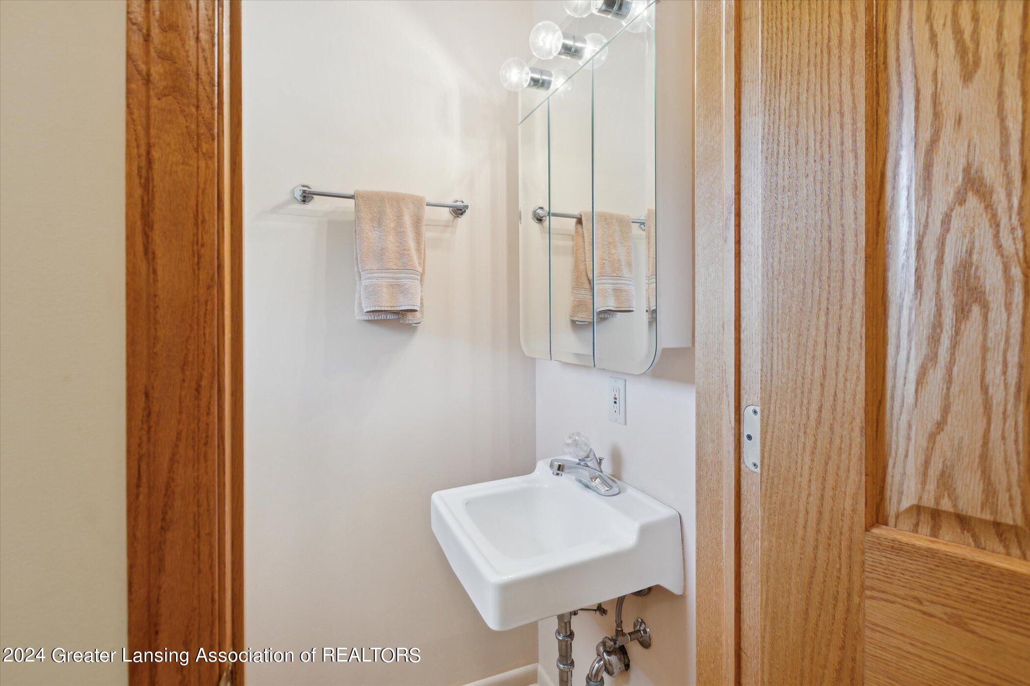 8560 Krouse Road Ovid, MI 48866 - Photo 31 of 50 31-8560-Krouse-Rd-WindowStill-36