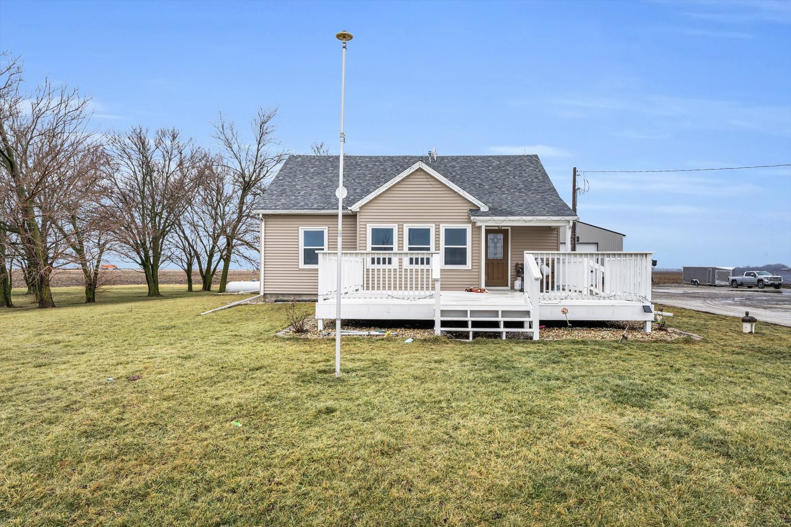 446 East 950 North Road Buckley, IL 60918 - Photo 1 of 1 a house view with a garden space