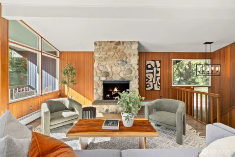 $1,095,000 | 1305 Kings Place Northwest, Bainbridge Island, WA 98110