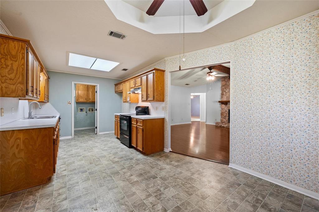 272 Locklar Loop Waco, TX 76705 - Photo 12 of 37