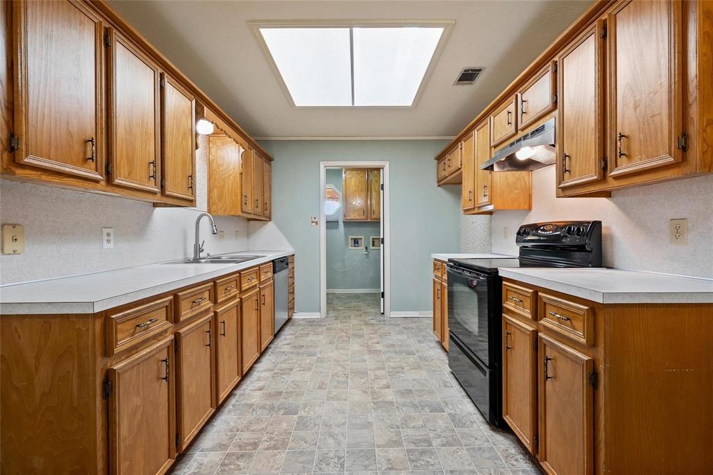 272 Locklar Loop Waco, TX 76705 - Photo 13 of 37