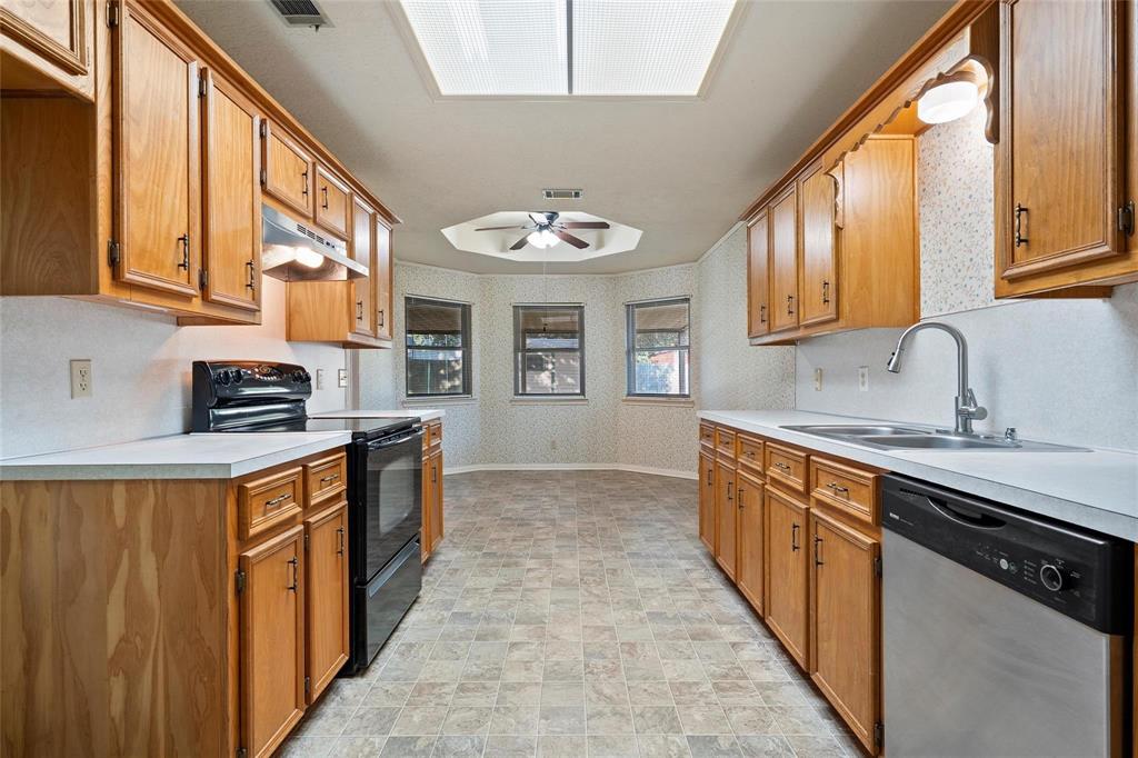 272 Locklar Loop Waco, TX 76705 - Photo 14 of 37