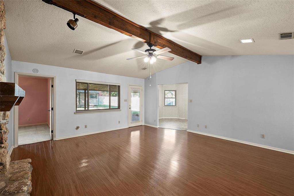 272 Locklar Loop Waco, TX 76705 - Photo 10 of 37