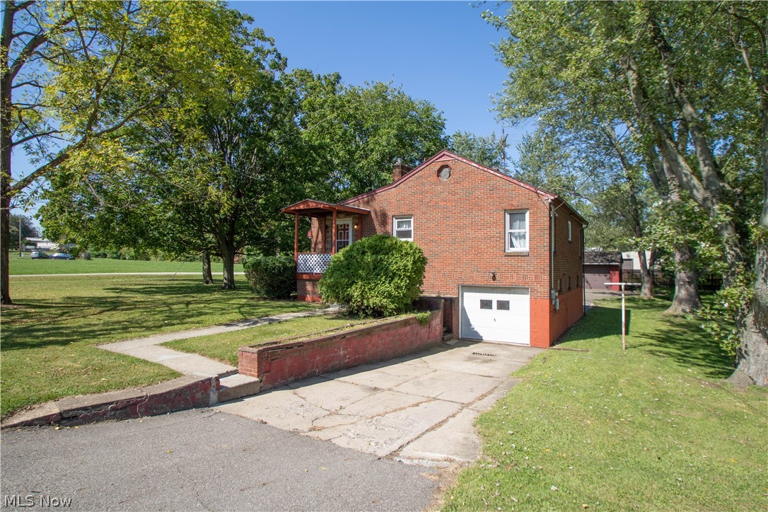 1157 Deforest Road Southeast Warren, OH 44484 - Photo 2 of 18 Gallery Image 2