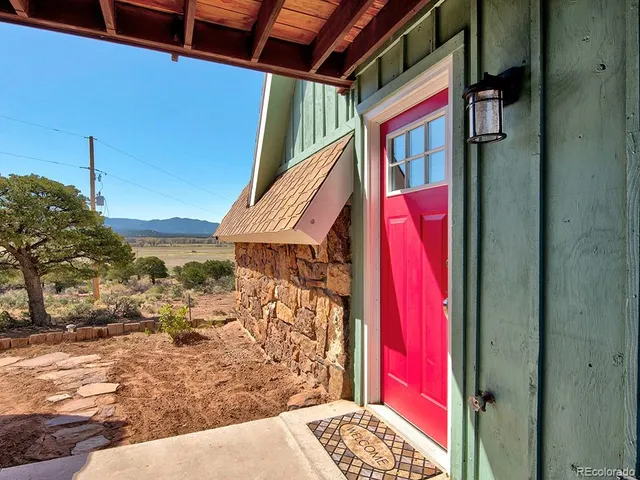 a view of walk in closet