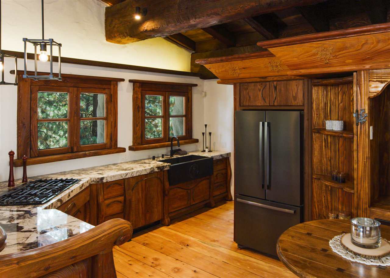 8989 River Road Truckee, CA 96161 - Photo 11 of 21