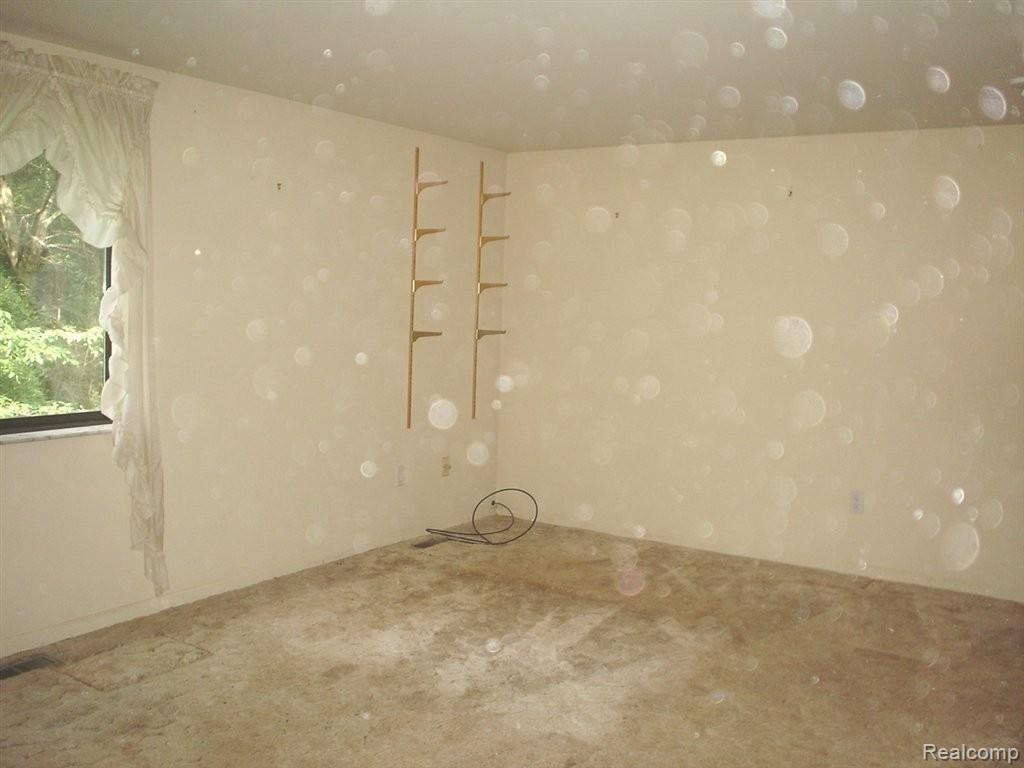 6280 Shappie Road Clarkston, MI 48348 - Photo 5 of 20 SHAPPIE MASTER BR2.JPG