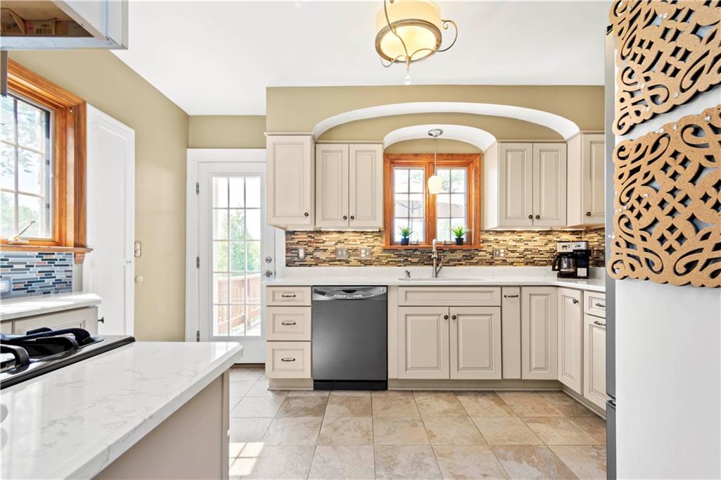 624 Beverly Road Pittsburgh, PA 15243 - Photo 7 of 24 Gallery Image 7