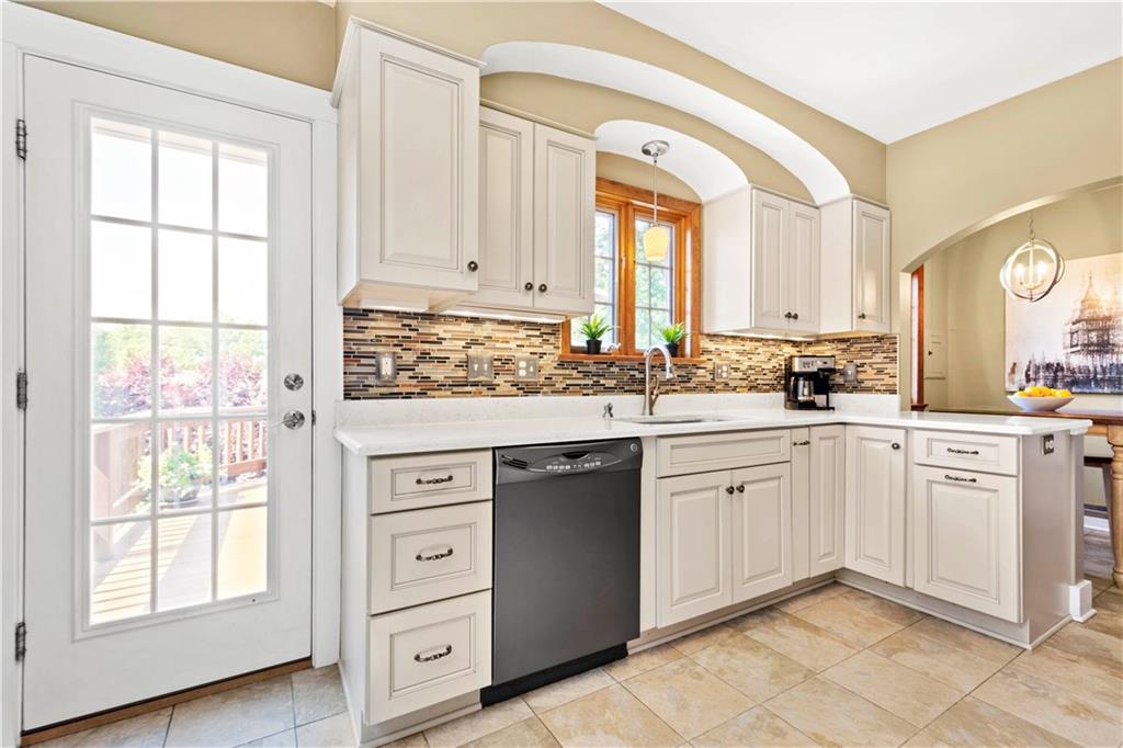 624 Beverly Road Pittsburgh, PA 15243 - Photo 8 of 24 Gallery Image 8