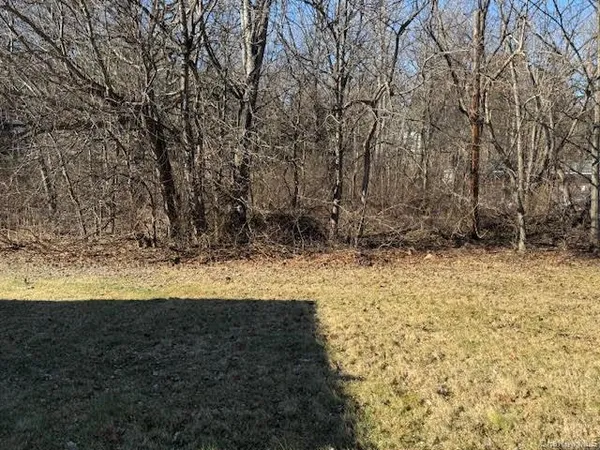a view of dirt yard with a barn