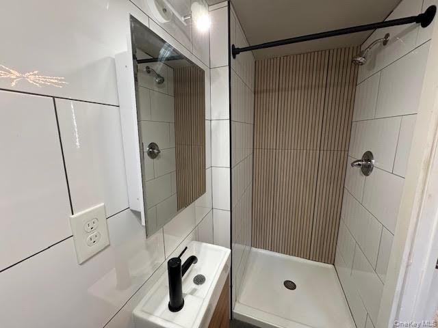 3135 Rte 9W, Unit 2 New Windsor, NY 12553 - Photo 8 of 27 a bathroom with a shower and a mirror