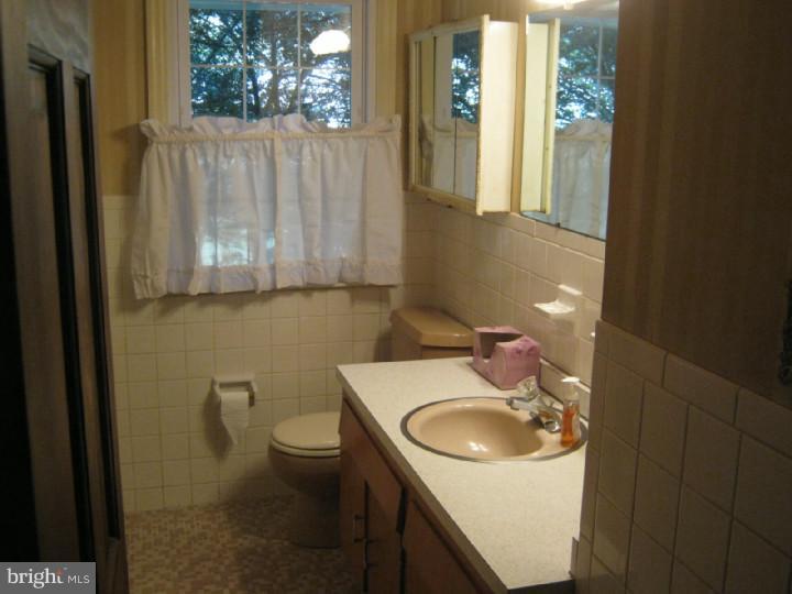 105 Wembley Road Wilmington, DE 19808 - Photo 11 of 25 Bathroom