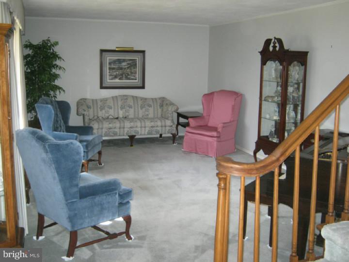 105 Wembley Road Wilmington, DE 19808 - Photo 3 of 25 Living Room