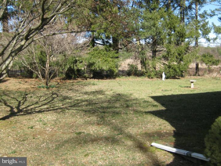105 Wembley Road Wilmington, DE 19808 - Photo 24 of 25 Back Yard
