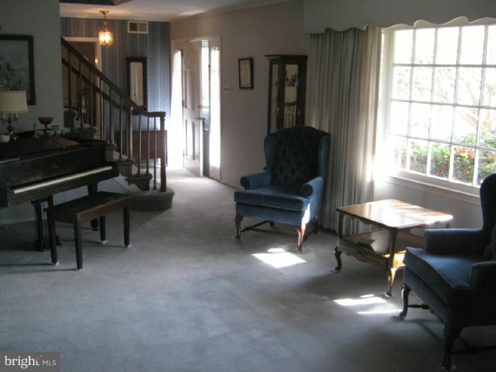 105 Wembley Road Wilmington, DE 19808 - Photo 4 of 25 Living Room