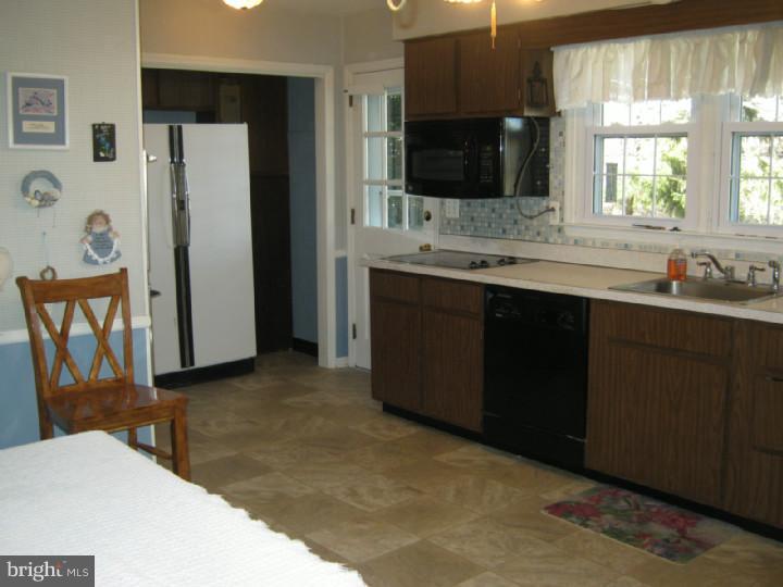 105 Wembley Road Wilmington, DE 19808 - Photo 8 of 25 Kitchen