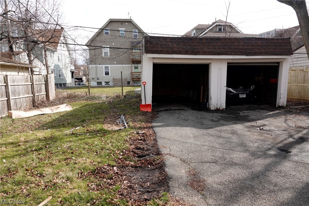 1669 Belmar Road Cleveland, OH 44118 - Photo 4 of 31 Gallery Image 4