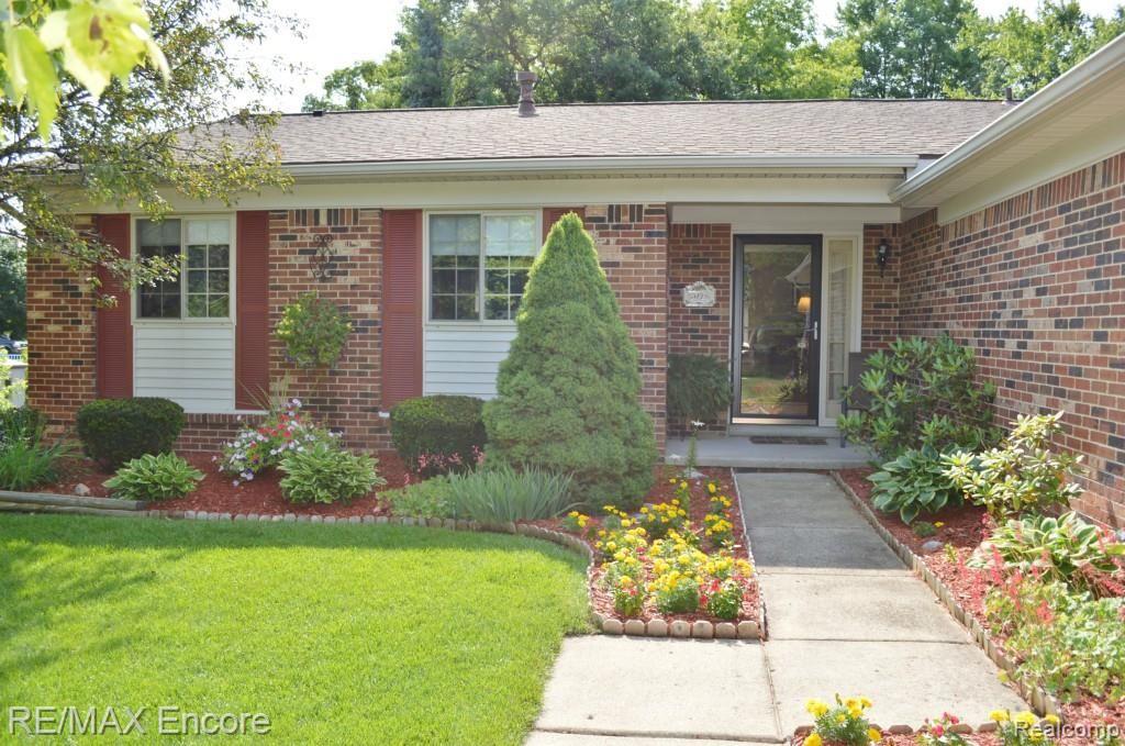5076 Timber Ridge Trail Clarkston, MI 48346 - Photo 2 of 45 2 Front Entrance.jpg