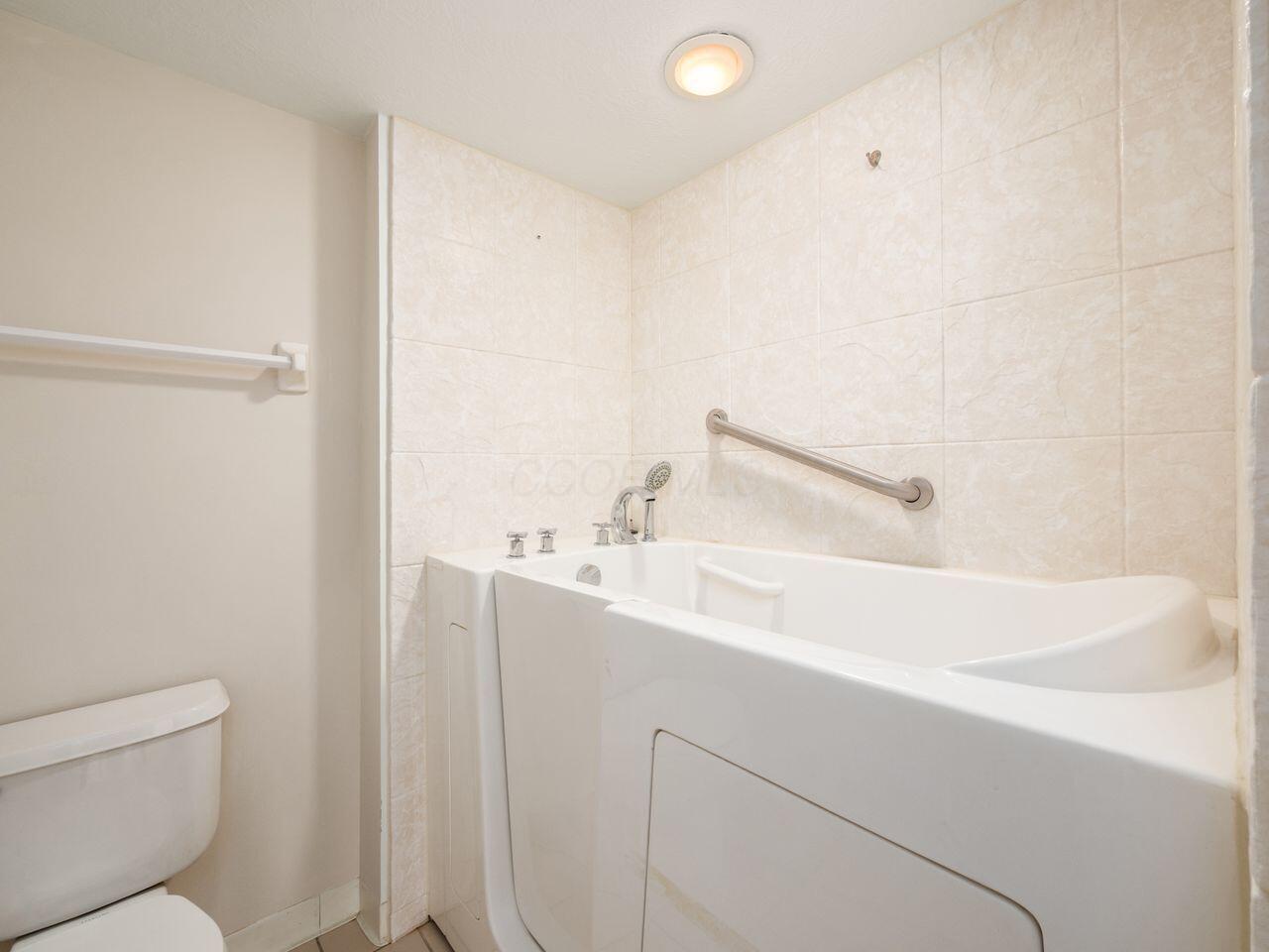 163 Collier Ridge Drive Columbus, OH 43235 - Photo 22 of 36 Walk-In Tub