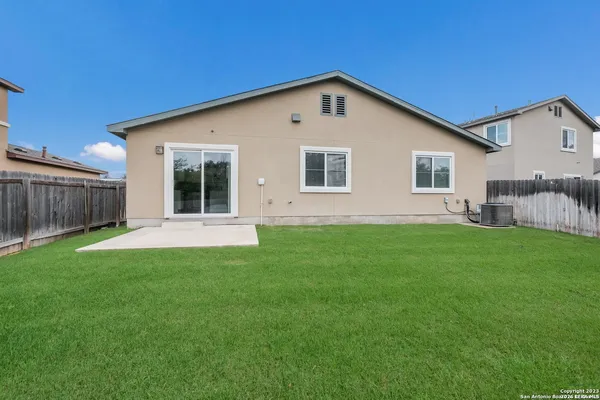 $2,200 | 10102 Relic Oaks, San Antonio, TX 78240