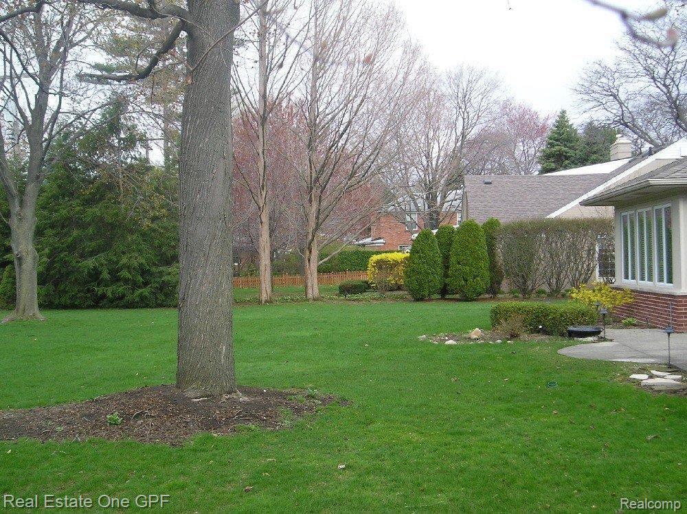 71 Clairview Road Grosse Pointe, MI 48236 - Photo 16 of 17 71 clairview 830 yard