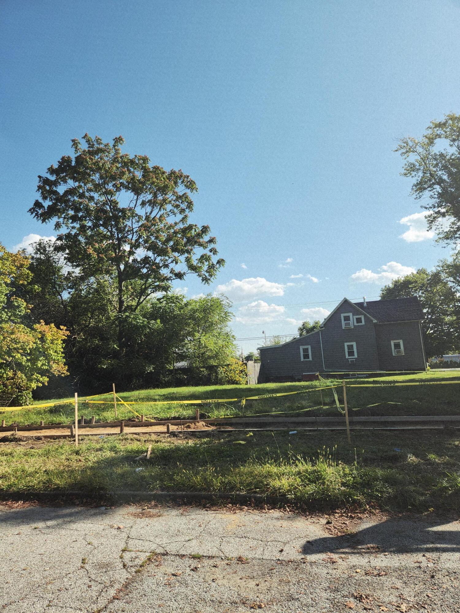 8 Wayne Street Valparaiso, IN 46385 - Photo 9 of 11 a view of a white house