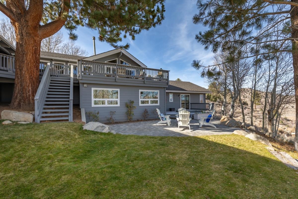 96 Aspen Spring Ranch Road Mammoth Lakes, CA 93546 - Photo 29 of 43 a backyard of a house with table and chairs